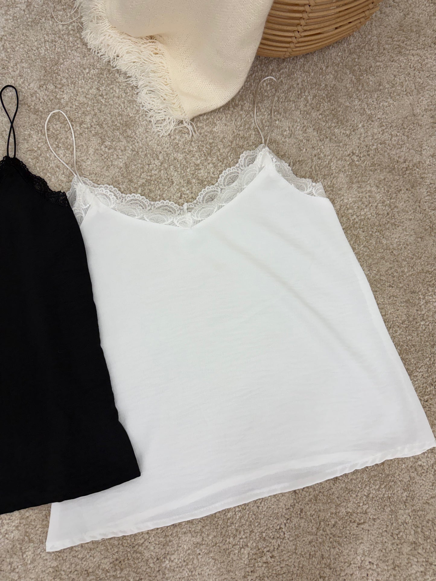 Top renda básico preto e branco
