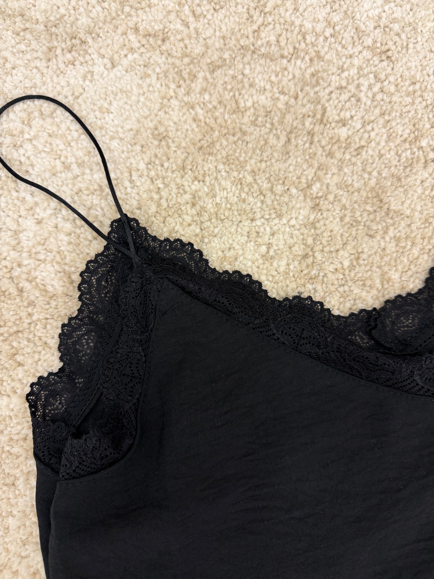 Top renda básico preto e branco