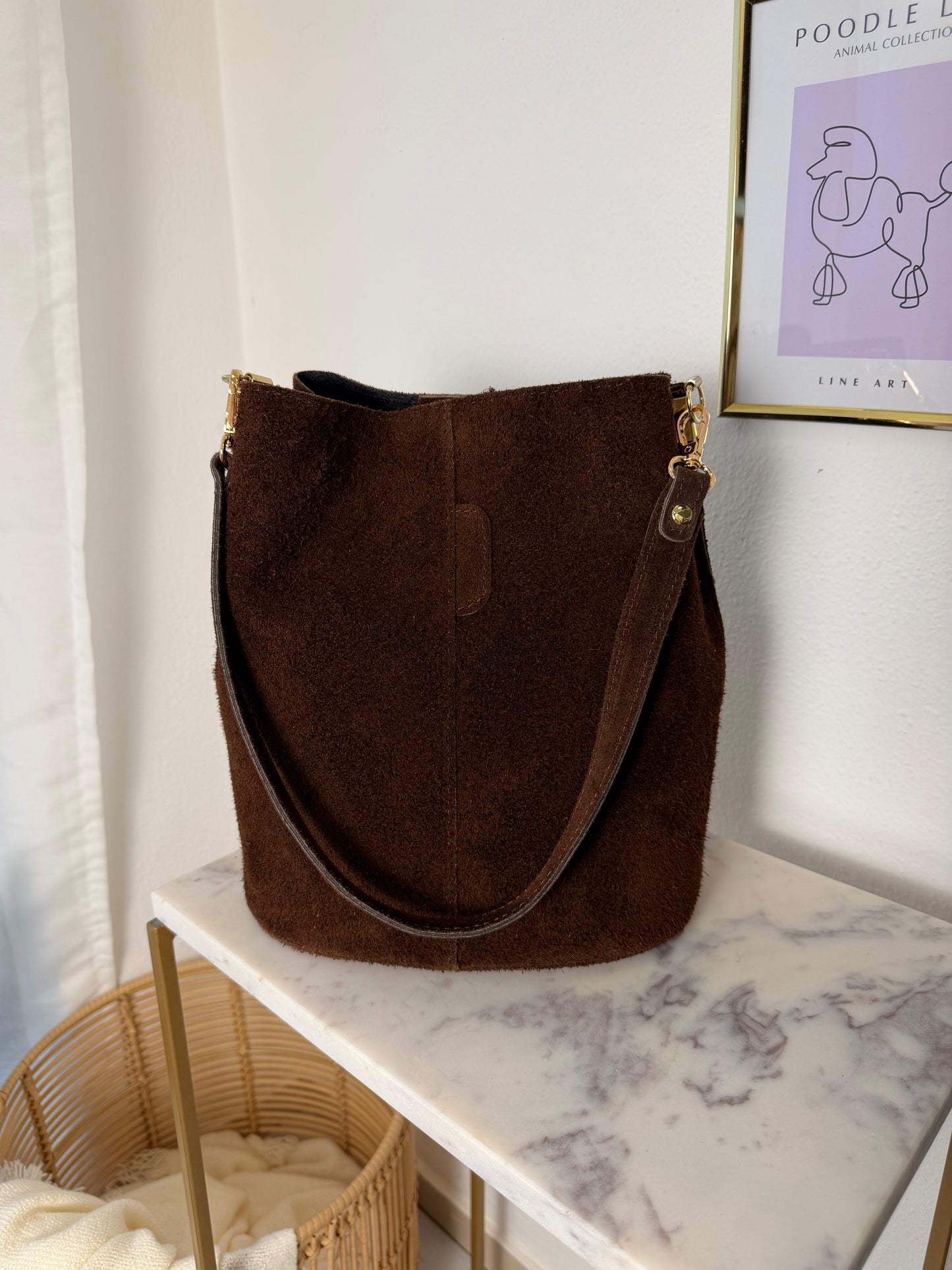 Bucket Bag em Camurça — Pele Italiana Genuína