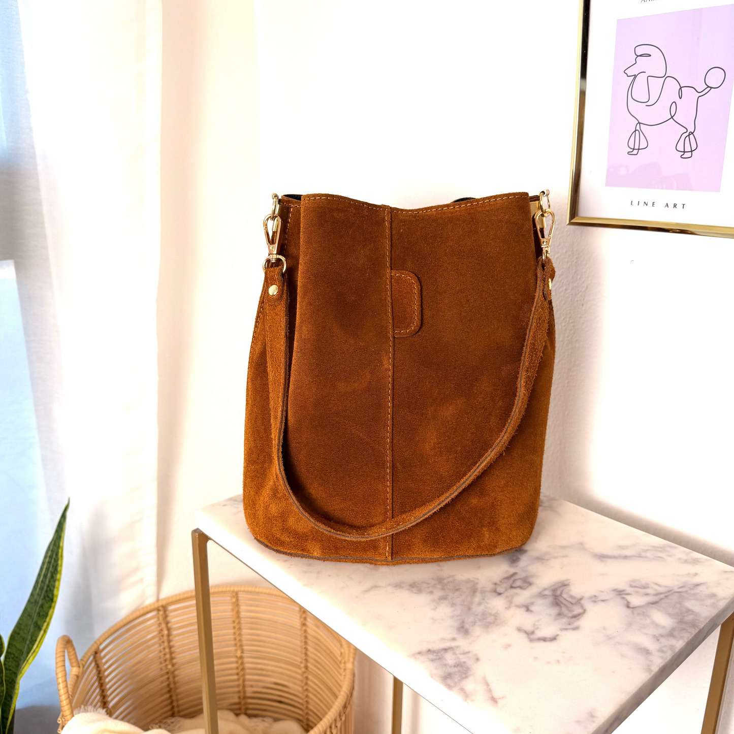 Bucket Bag em Camurça — Pele Italiana Genuína