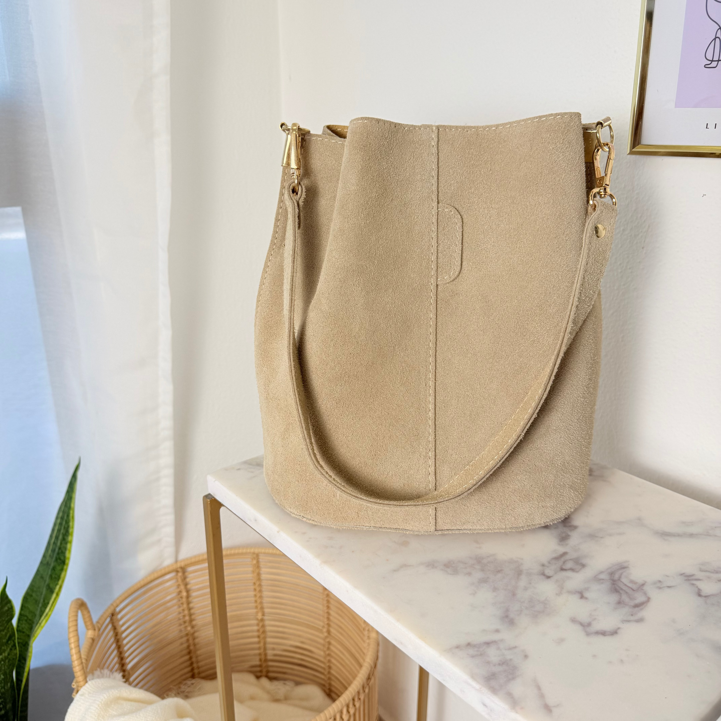 Bucket Bag em Camurça — Pele Italiana Genuína