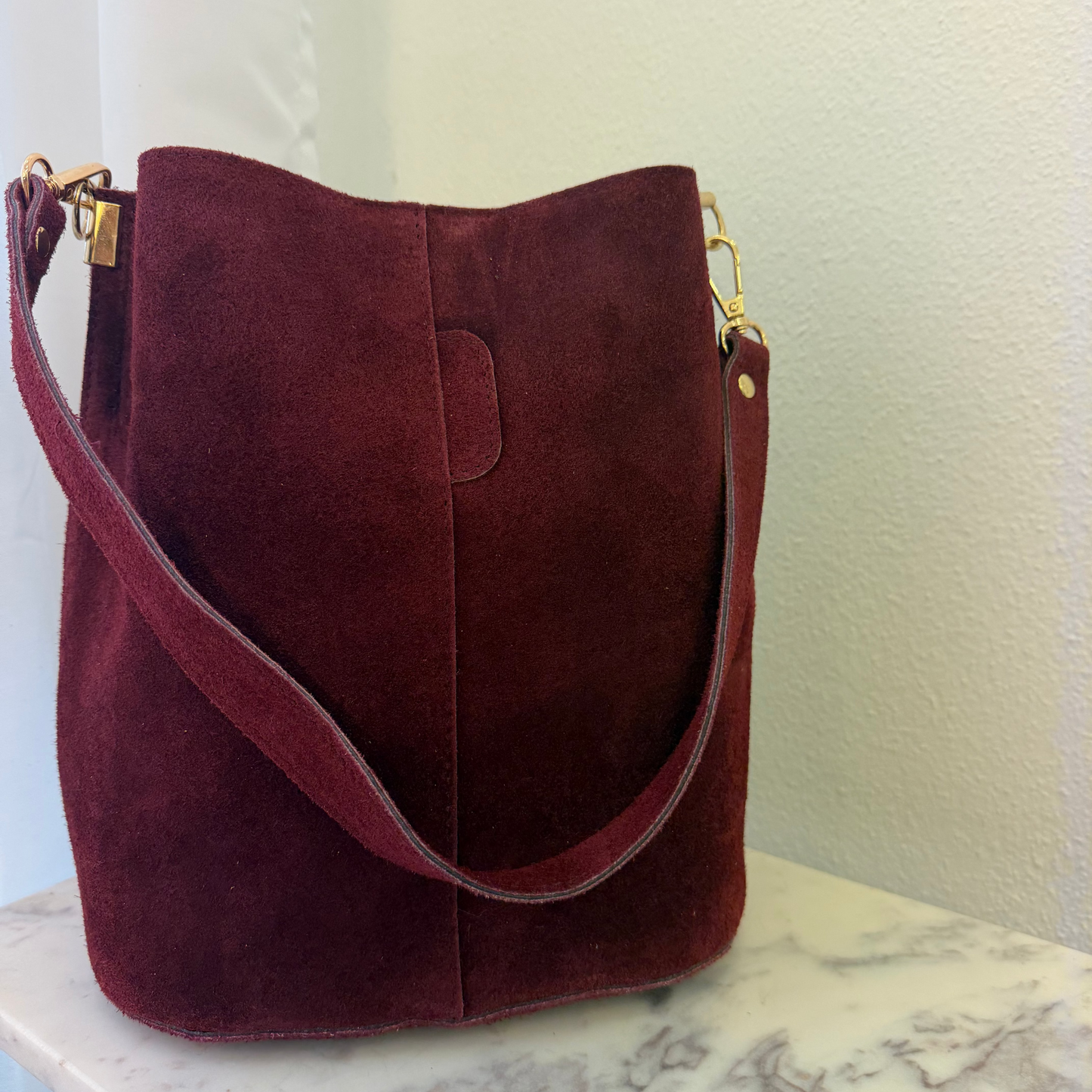 Bucket Bag em Camurça — Pele Italiana Genuína