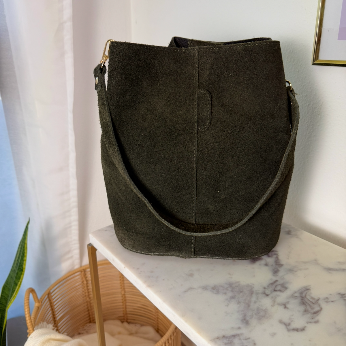 Bucket Bag em Camurça — Pele Italiana Genuína